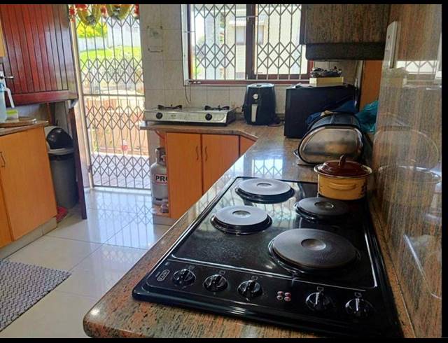 4 BEDROOM HOUSE FOR SALE IN SEA VIEW